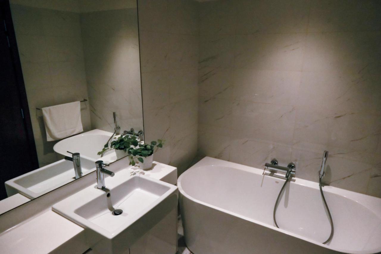 Brand New Water Front Luxury Cinnamon Suites Apartment In Heart Of Colombo City エクステリア 写真