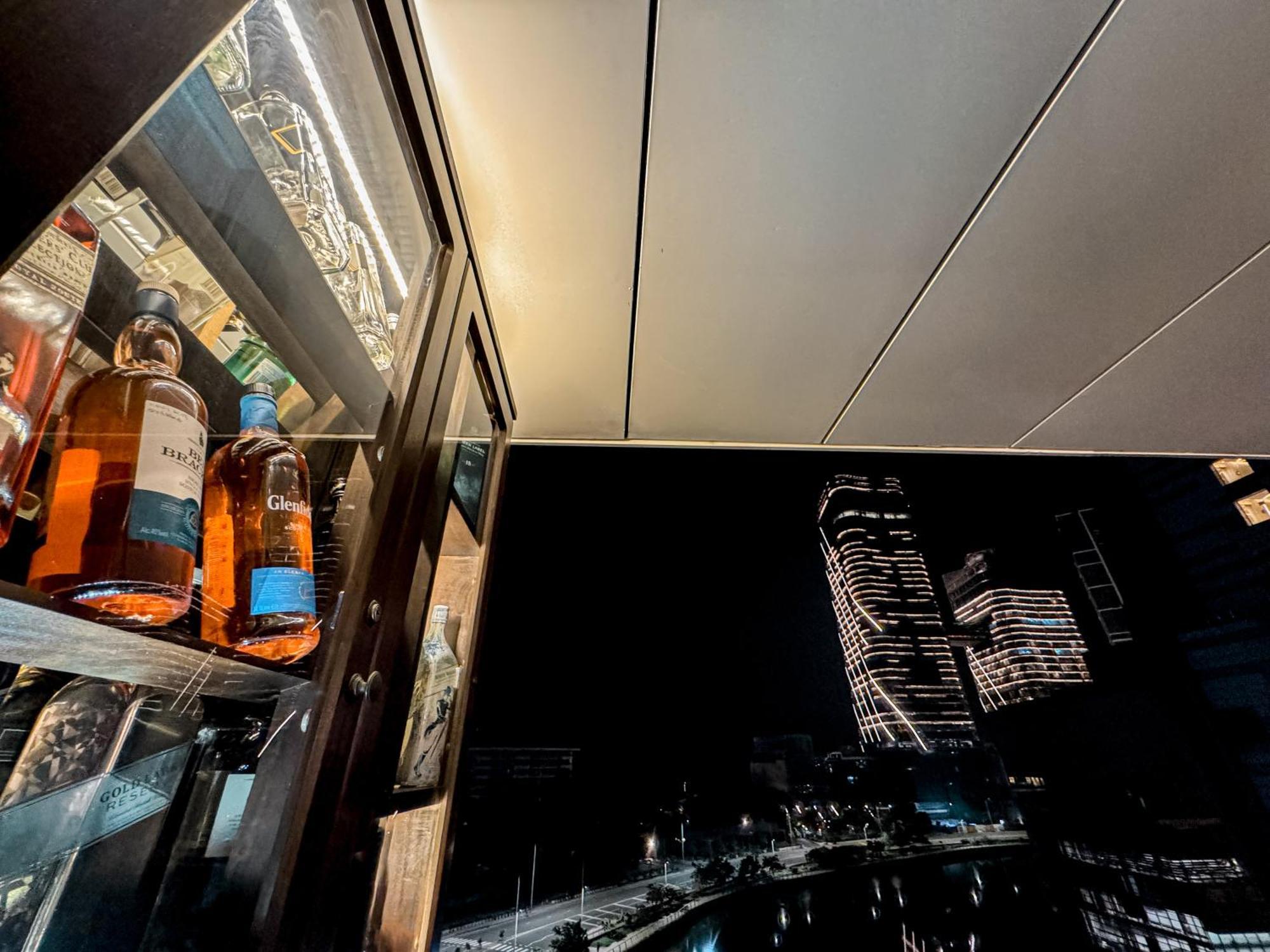 Brand New Water Front Luxury Cinnamon Suites Apartment In Heart Of Colombo City エクステリア 写真